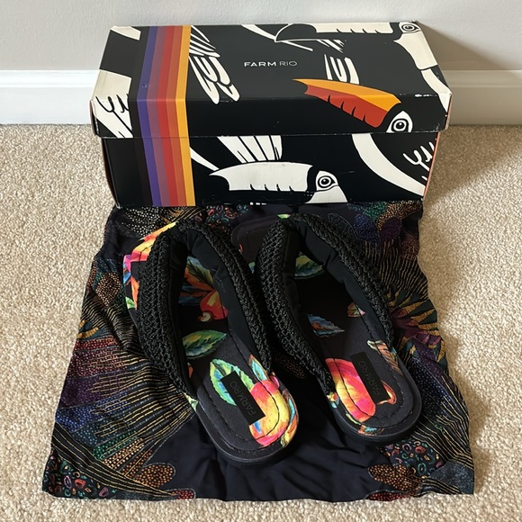 Farm Rio Cashew Black Maxi Crochet Puffy Flip - Picture 7 of 7